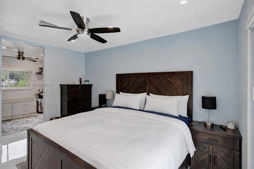1580 NE 34th St Oakland Park, FL 33334
