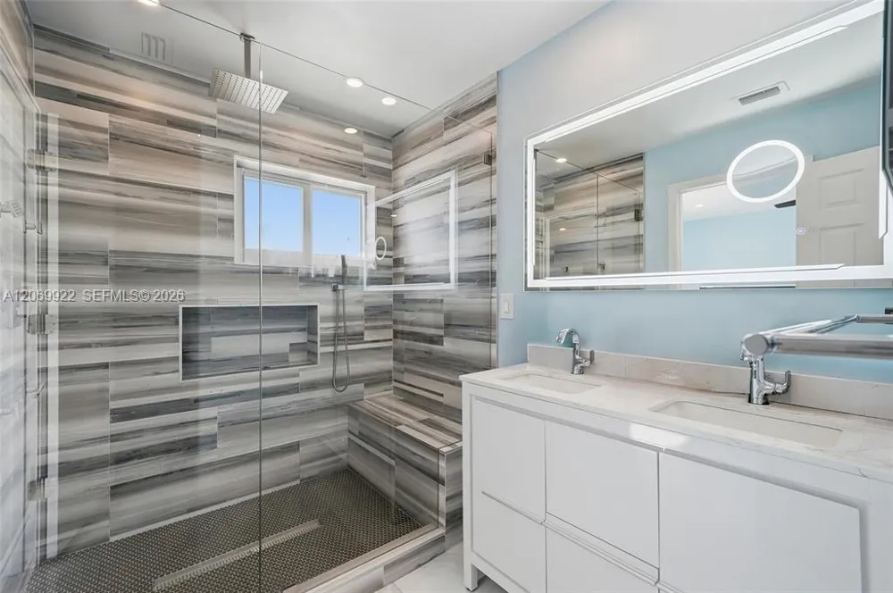 1580 NE 34th St Oakland Park, FL 33334