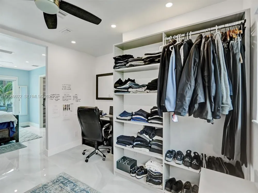 1580 NE 34th St Oakland Park, FL 33334