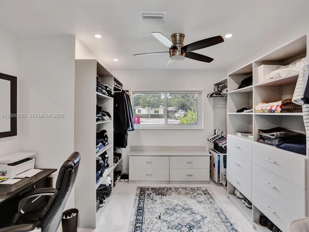 1580 NE 34th St Oakland Park, FL 33334