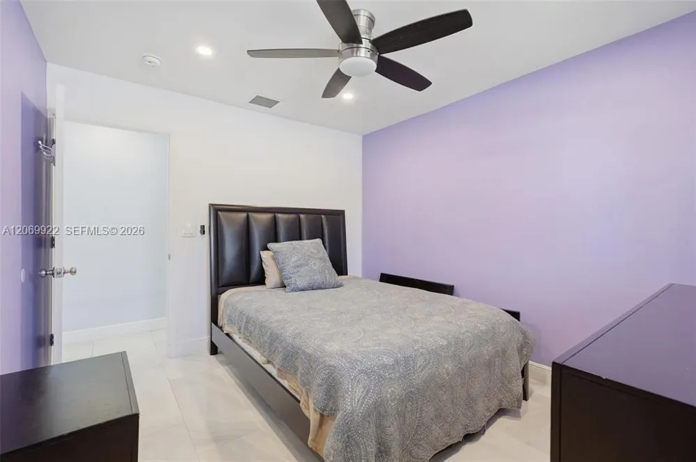 1580 NE 34th St Oakland Park, FL 33334
