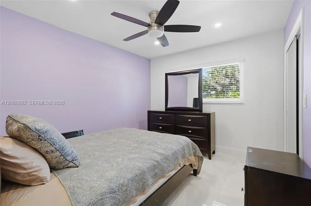 1580 NE 34th St Oakland Park, FL 33334