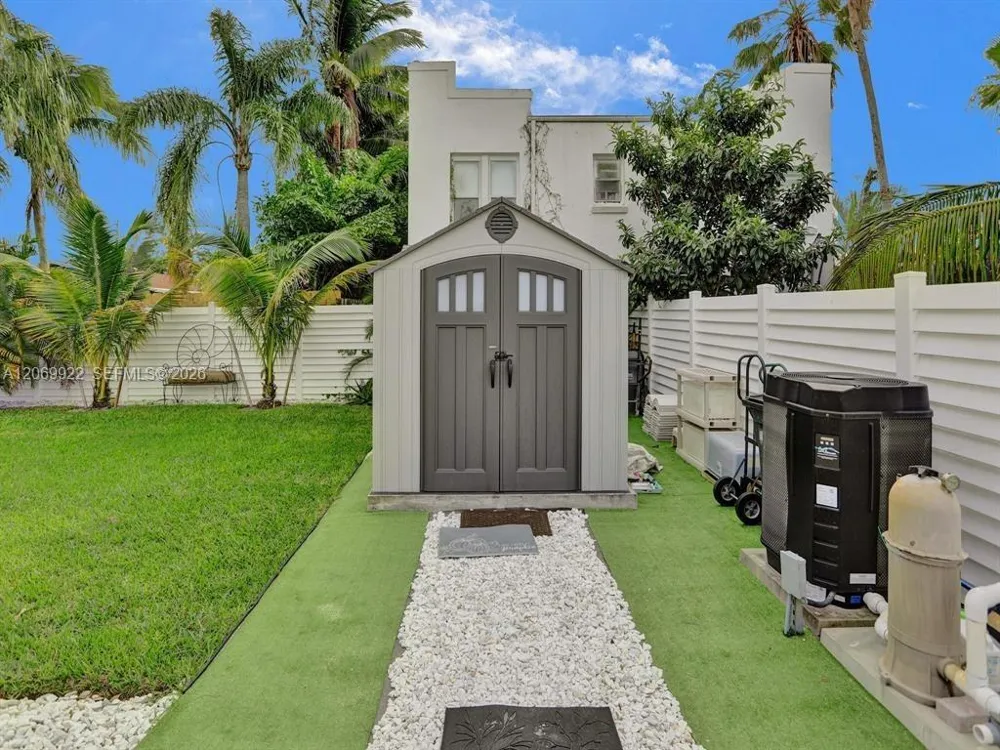 1580 NE 34th St Oakland Park, FL 33334