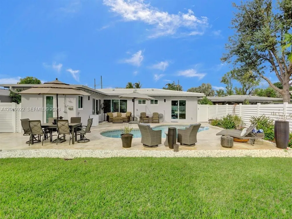 1580 NE 34th St Oakland Park, FL 33334