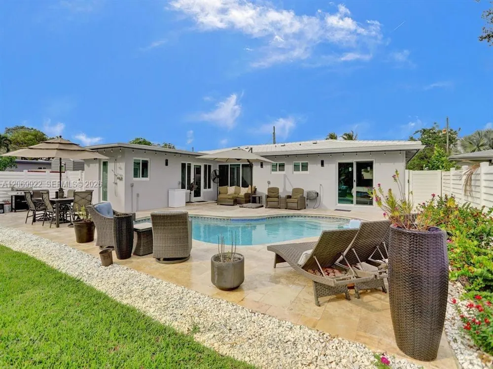 1580 NE 34th St Oakland Park, FL 33334