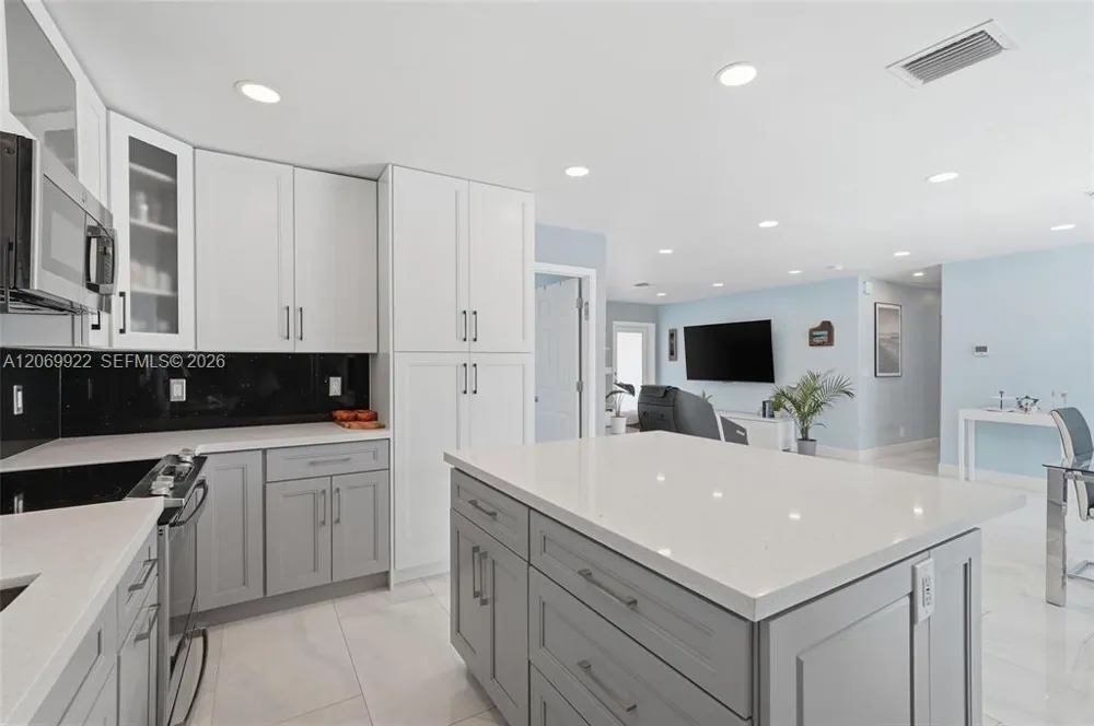 1580 NE 34th St Oakland Park, FL 33334