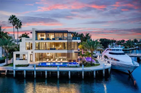 1400 W Lake Dr