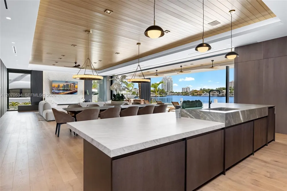 1400 W Lake Dr Fort Lauderdale, FL 33316