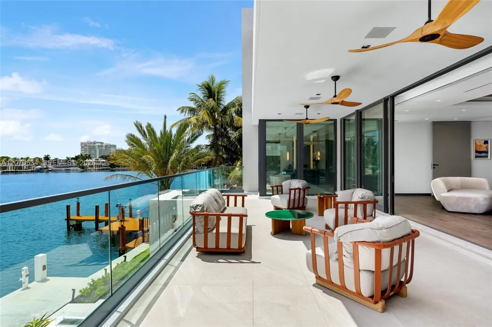1400 W Lake Dr Fort Lauderdale, FL 33316