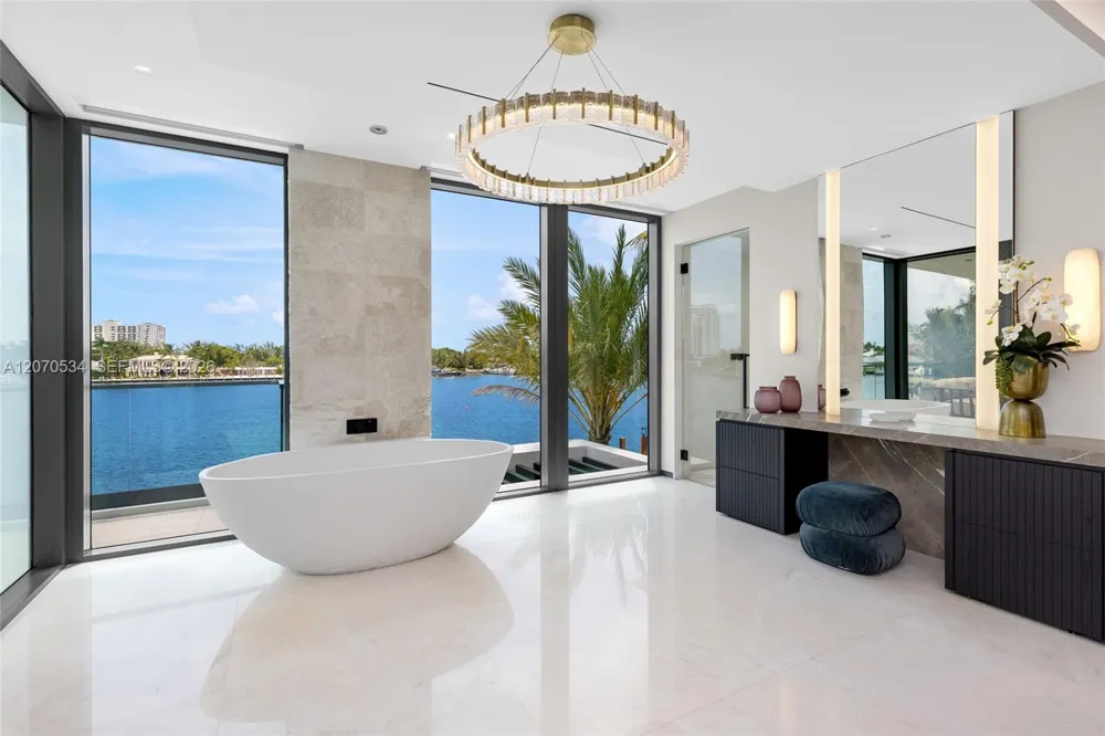 1400 W Lake Dr Fort Lauderdale, FL 33316