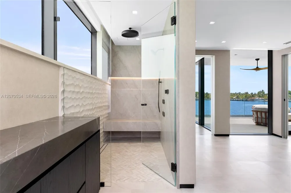 1400 W Lake Dr Fort Lauderdale, FL 33316