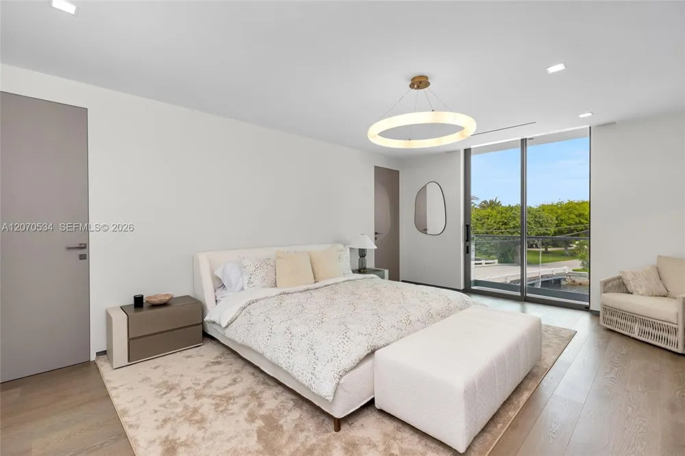 1400 W Lake Dr Fort Lauderdale, FL 33316