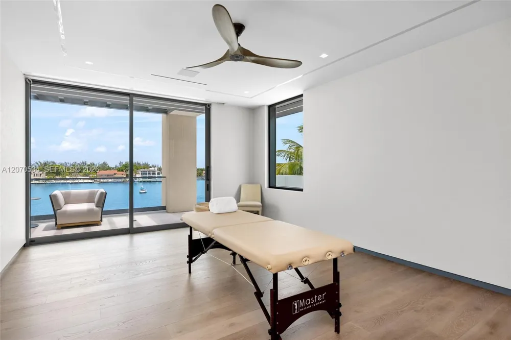1400 W Lake Dr Fort Lauderdale, FL 33316
