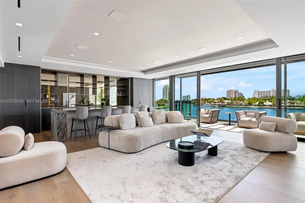 1400 W Lake Dr Fort Lauderdale, FL 33316