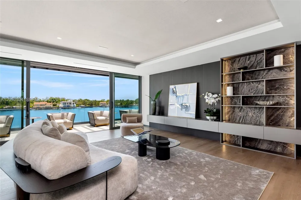 1400 W Lake Dr Fort Lauderdale, FL 33316