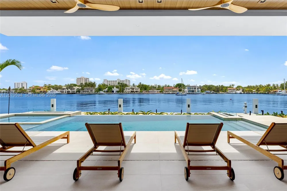 1400 W Lake Dr Fort Lauderdale, FL 33316