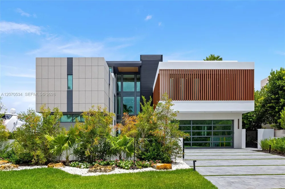 1400 W Lake Dr Fort Lauderdale, FL 33316
