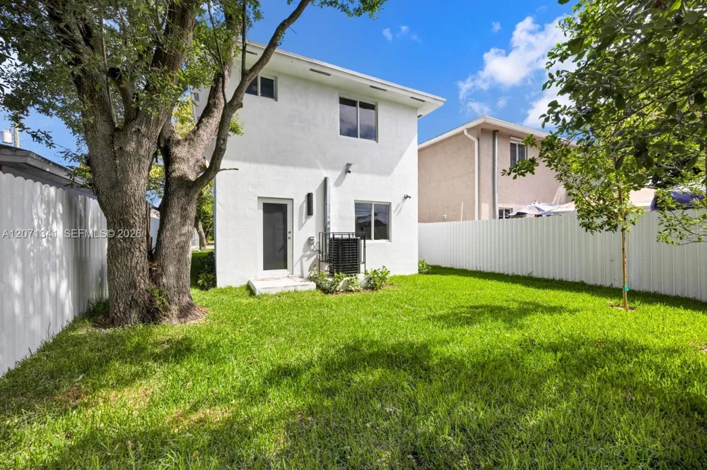 2770 NW 44 ST Miami, FL 33142