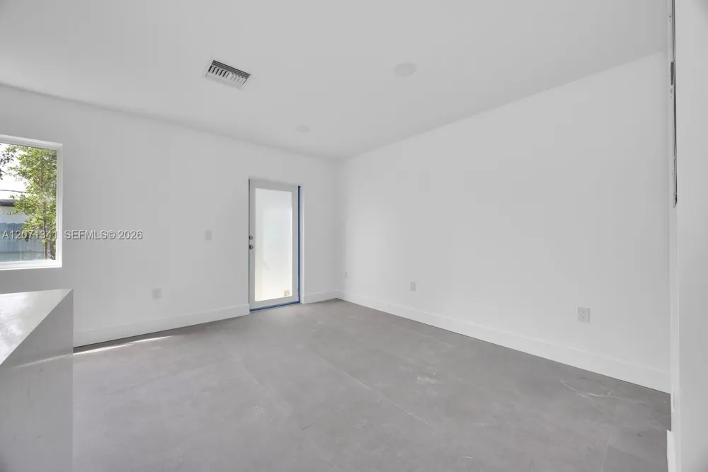 2770 NW 44 ST Miami, FL 33142