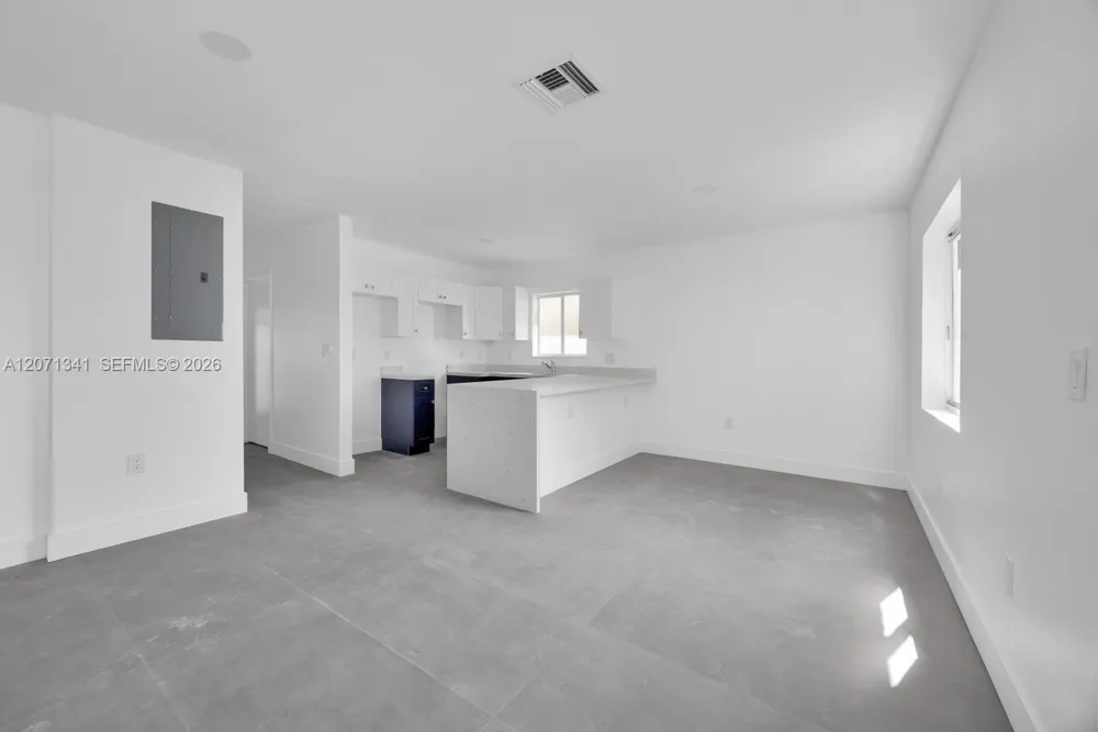 2770 NW 44 ST Miami, FL 33142