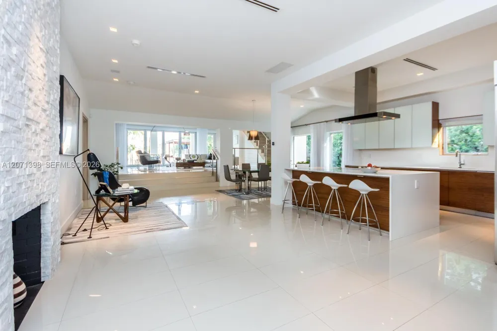455 E Dilido Dr Miami Beach, FL 33139