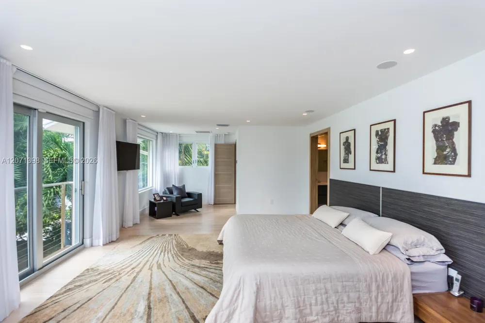 455 E Dilido Dr Miami Beach, FL 33139