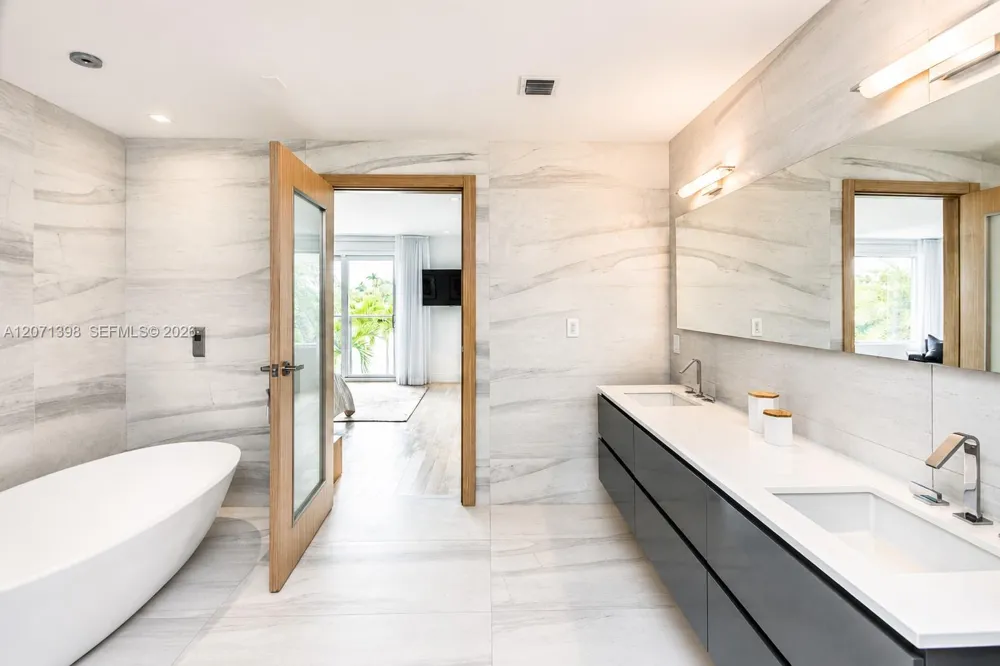 455 E Dilido Dr Miami Beach, FL 33139