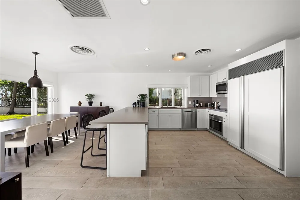 520 S Mashta Dr Key Biscayne, FL 33149