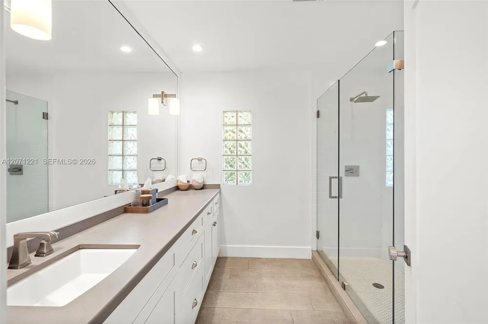 520 S Mashta Dr Key Biscayne, FL 33149