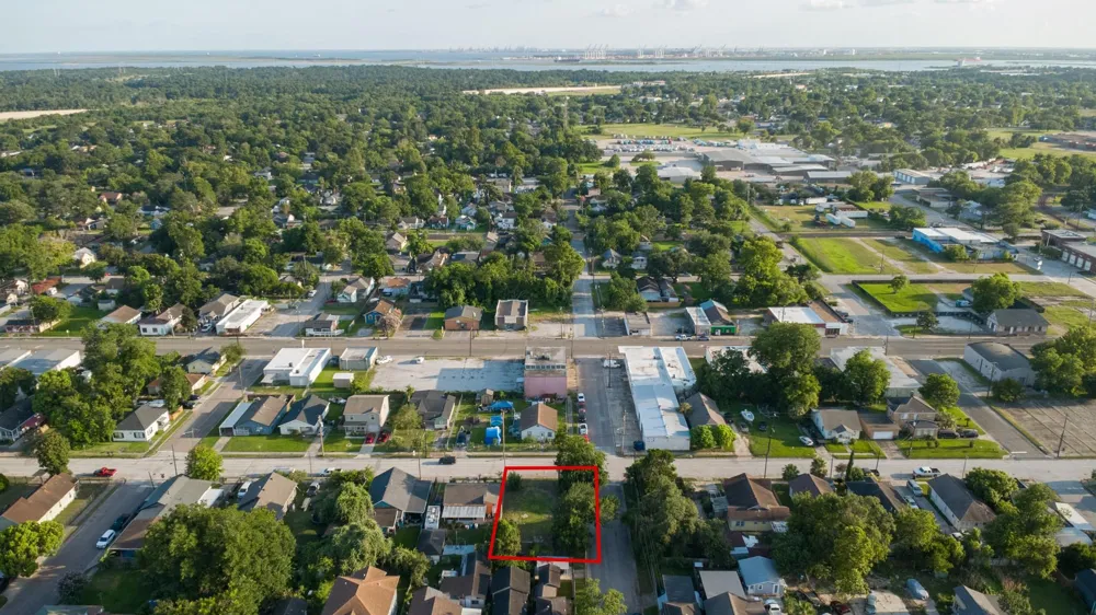 200 E Defee Avenue Baytown, TX 77520