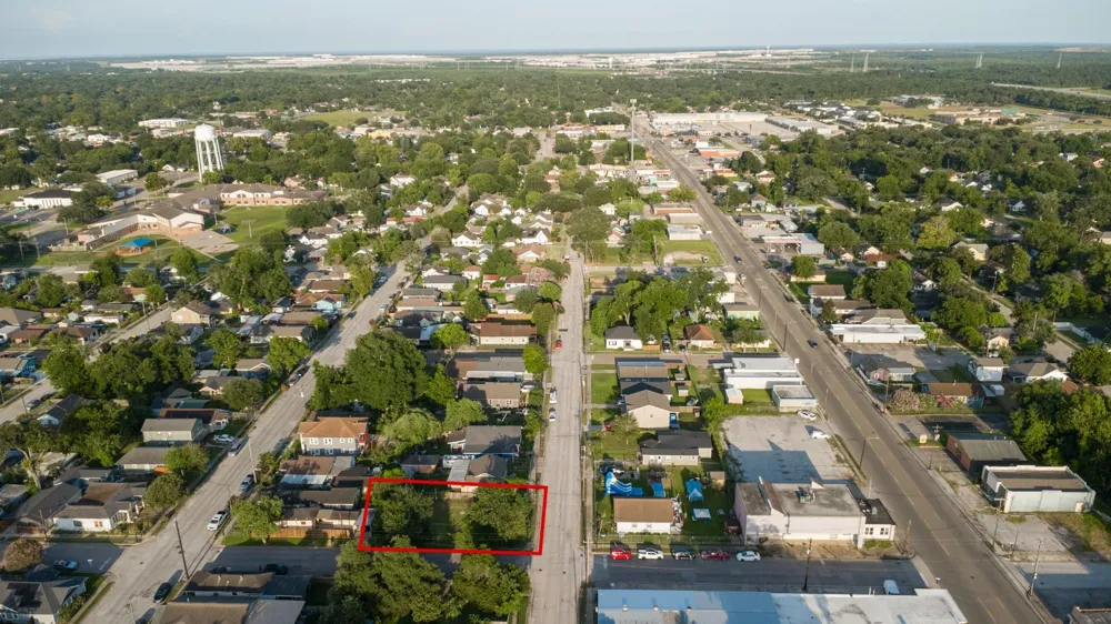 200 E Defee Avenue Baytown, TX 77520