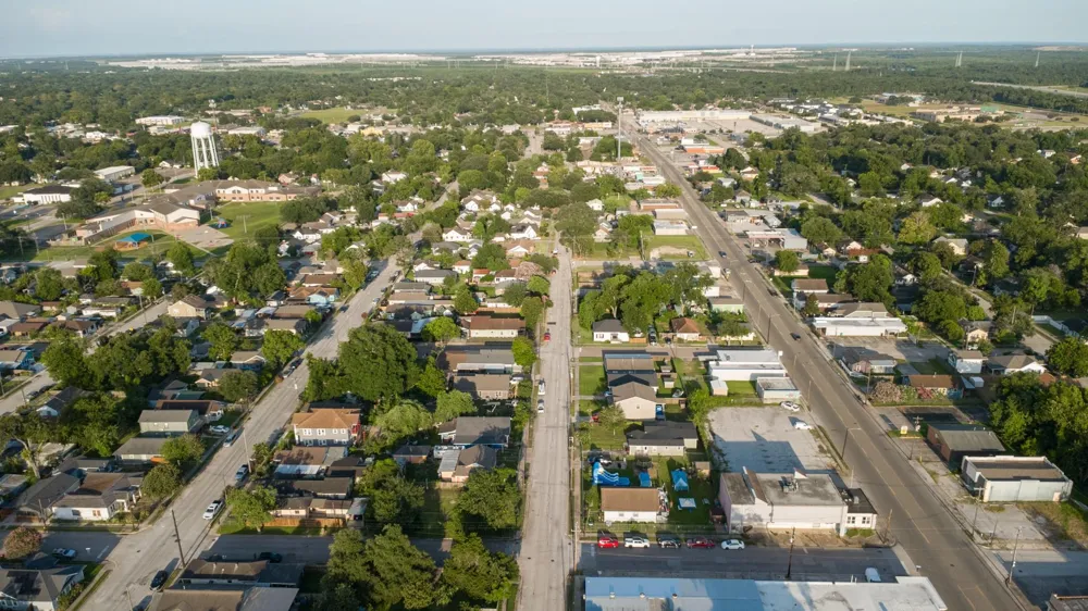 200 E Defee Avenue Baytown, TX 77520