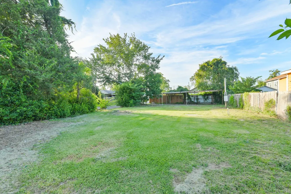 200 E Defee Avenue Baytown, TX 77520