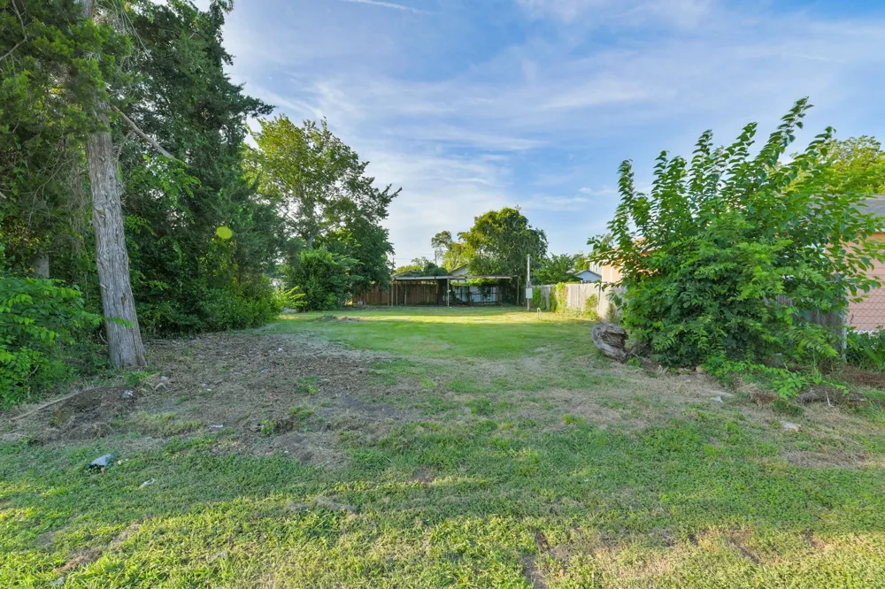 200 E Defee Avenue Baytown, TX 77520
