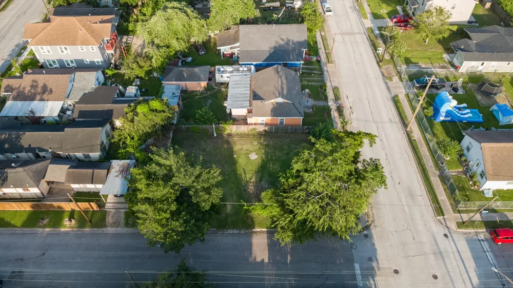 200 E Defee Avenue Baytown, TX 77520