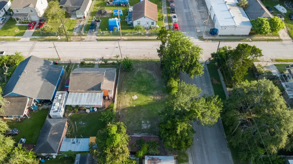 200 E Defee Avenue Baytown, TX 77520