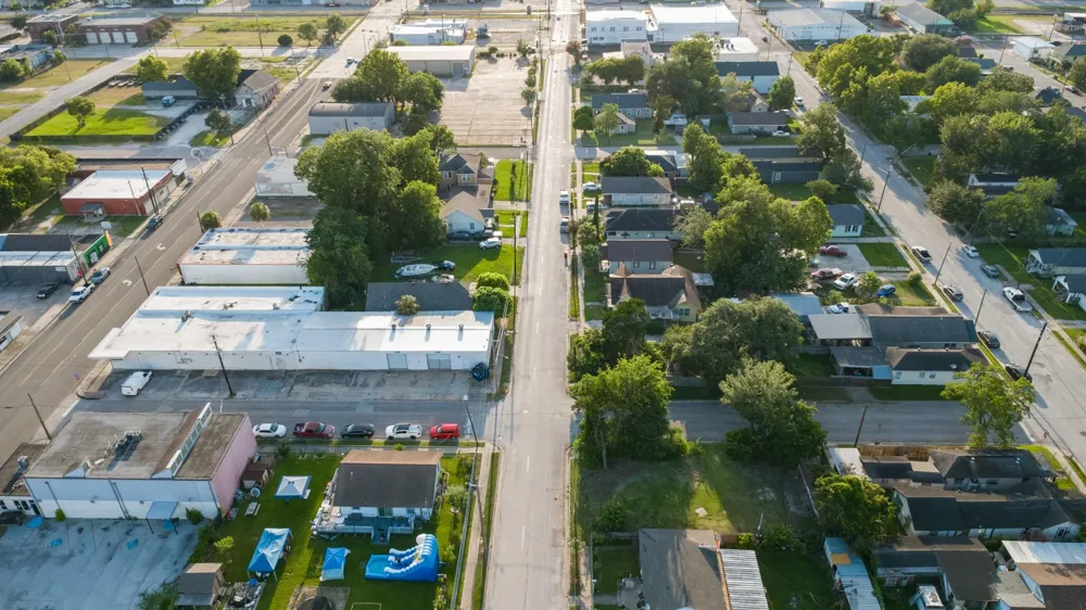 200 E Defee Avenue Baytown, TX 77520