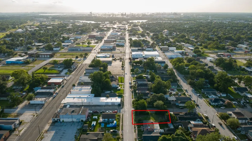 200 E Defee Avenue Baytown, TX 77520