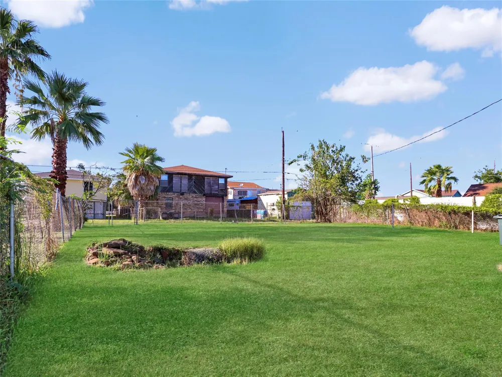 6004 Avenue T Galveston, TX 77551