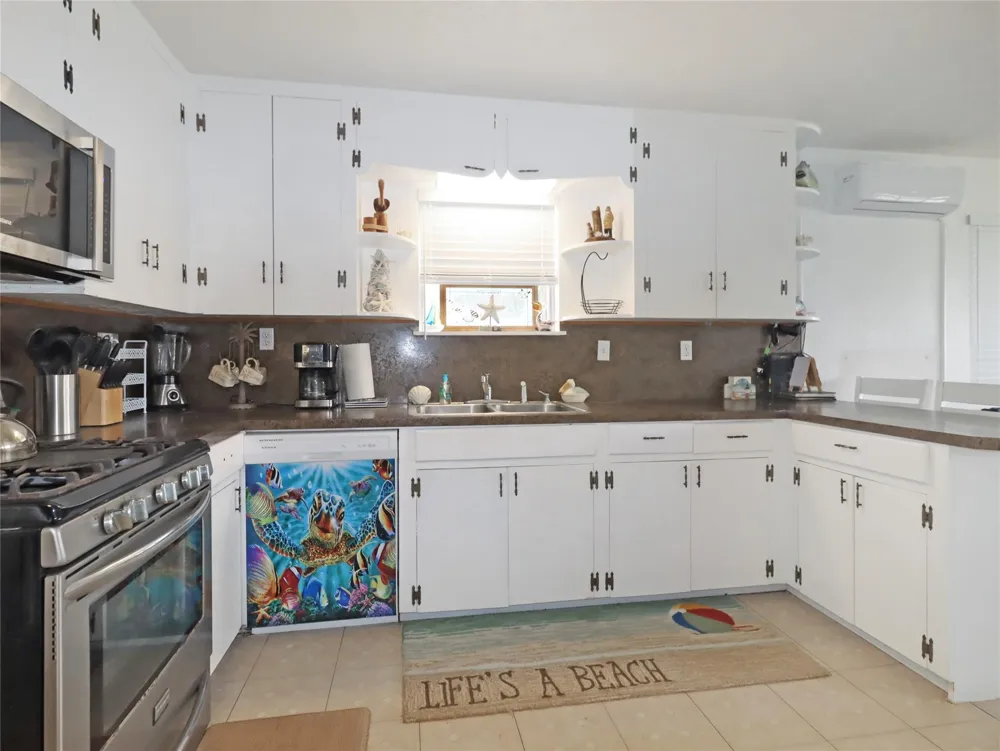 6004 Avenue T Galveston, TX 77551
