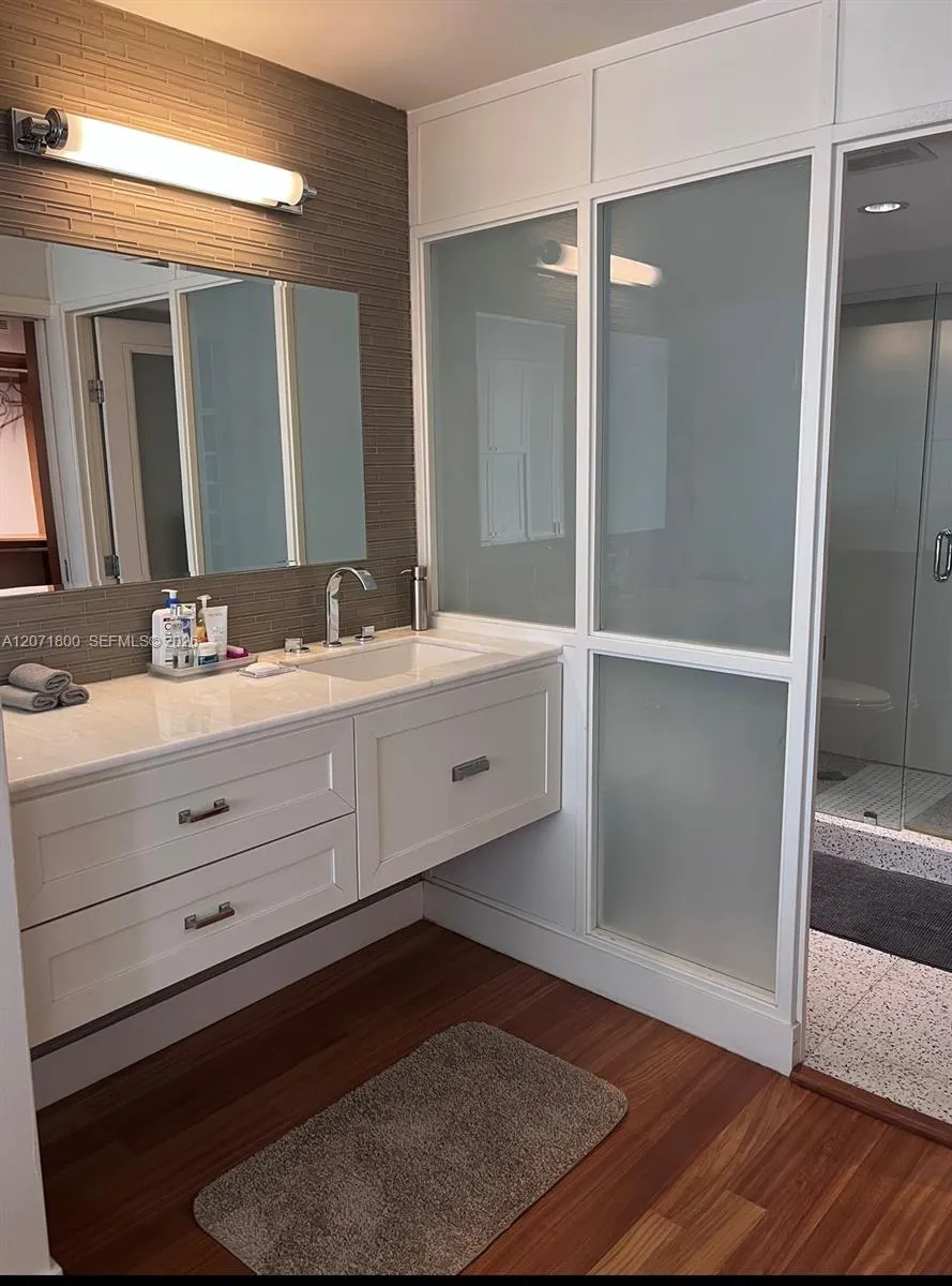 881 Ocean Dr #18B Key Biscayne, FL 33149