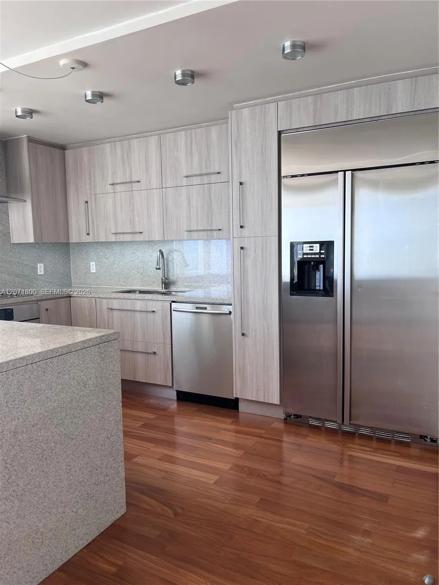 881 Ocean Dr #18B Key Biscayne, FL 33149