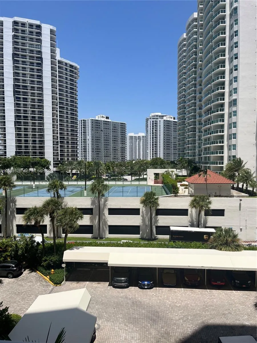 20191 E Country Club Dr #503 Aventura, FL 33180