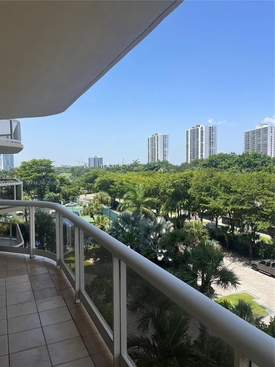 20191 E Country Club Dr #503 Aventura, FL 33180