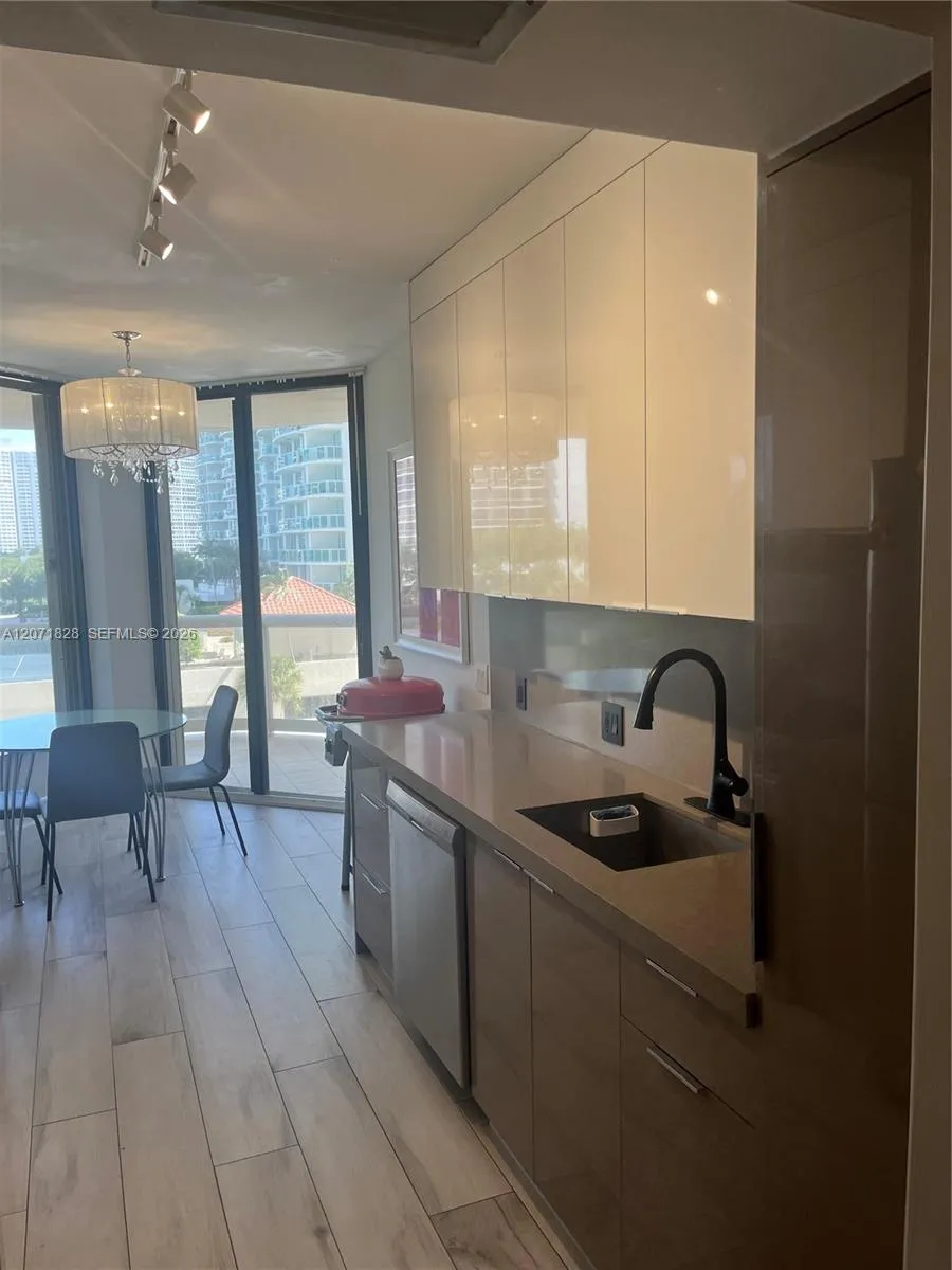 20191 E Country Club Dr #503 Aventura, FL 33180