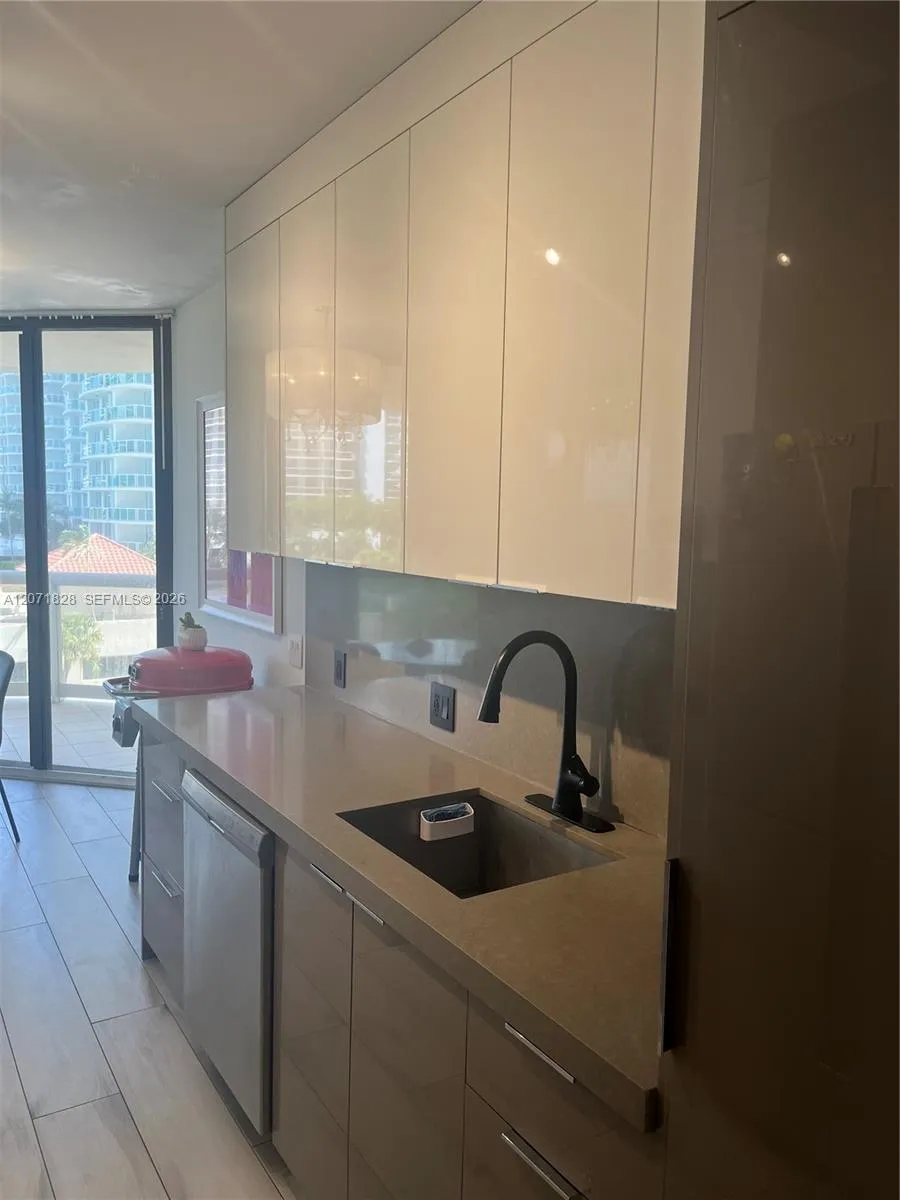 20191 E Country Club Dr #503 Aventura, FL 33180