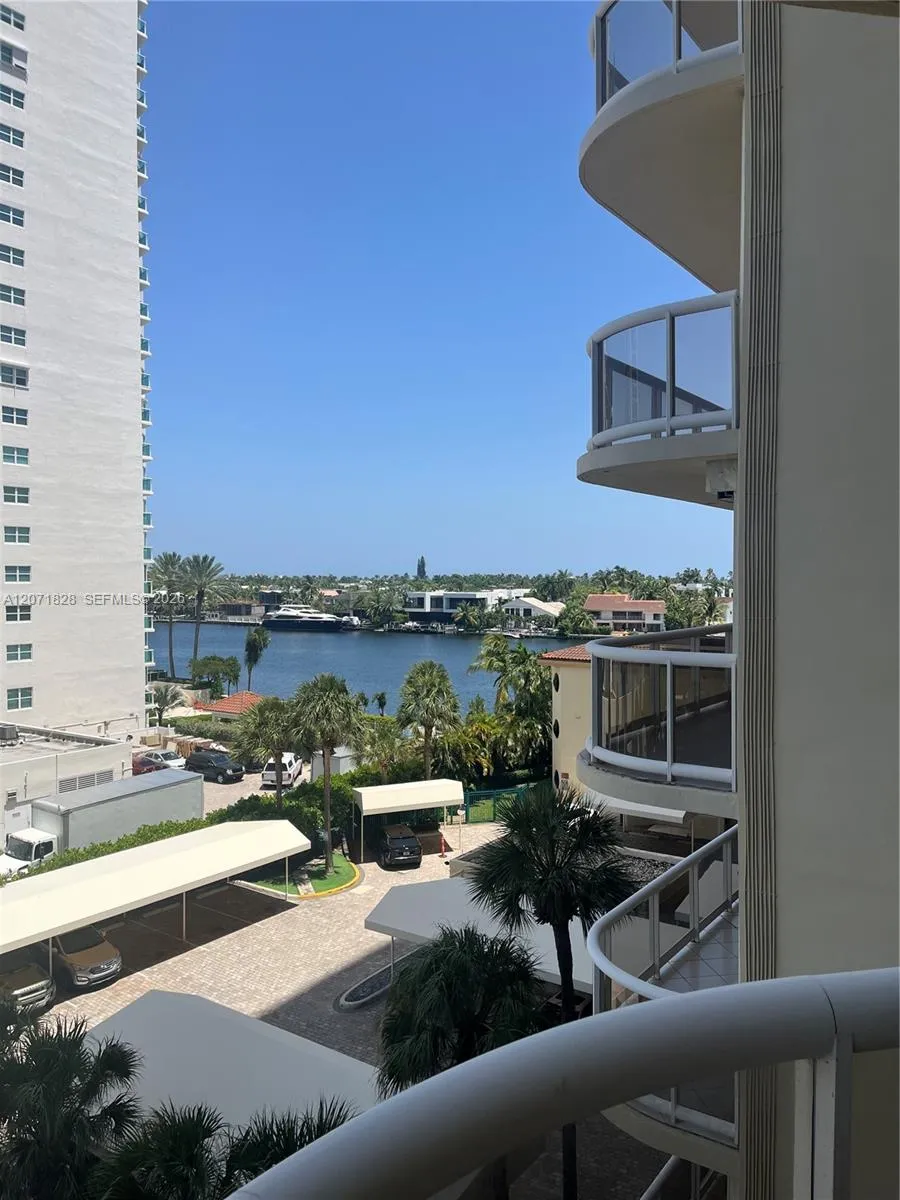 20191 E Country Club Dr #503 Aventura, FL 33180