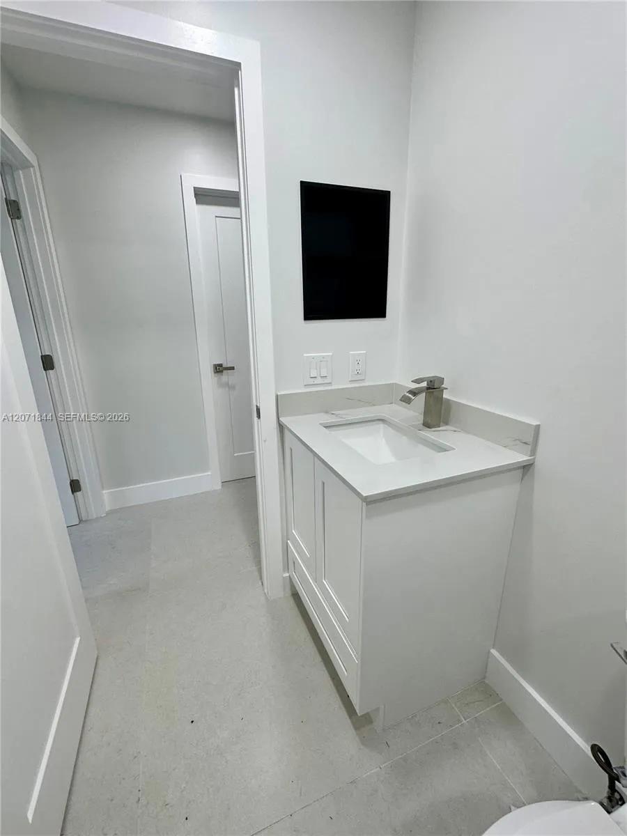 5768 NW 98th Pl #0 Doral, FL 33178