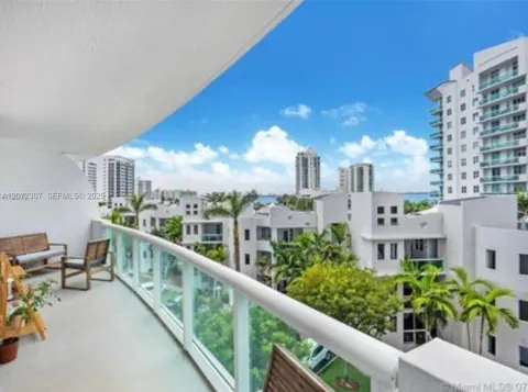 7900 Harbor Island Dr #505