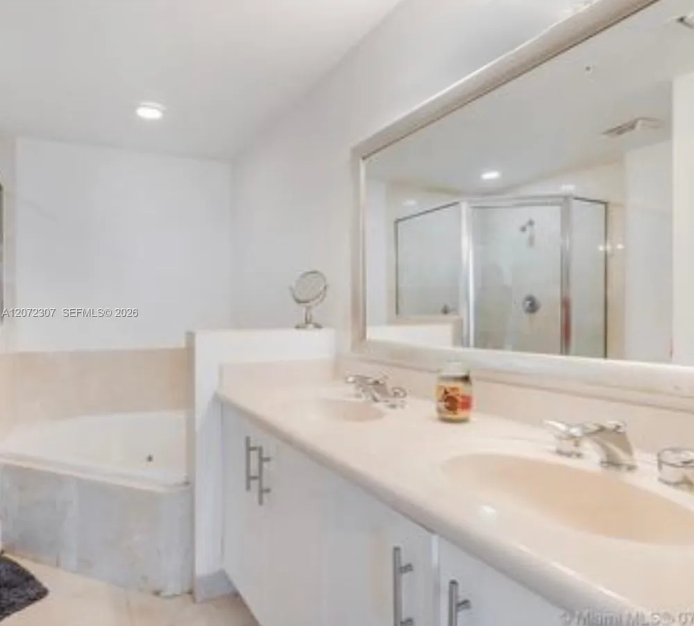 7900 Harbor Island Dr #505 North Bay Village, FL 33141